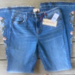 Driftwood Jeans-Stunning Embroidery